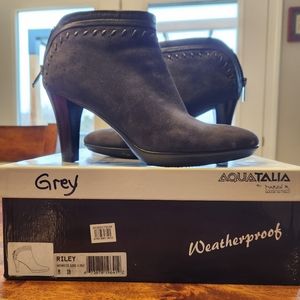 Aquatalia by Marvin K low ankle Riley booties Anthracite Suede heal zipper 10M